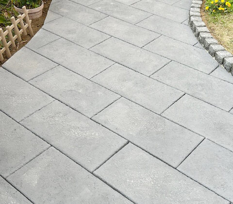 外構リフォーム｜歩きにくかったアプローチを安心で美しい石畳風に