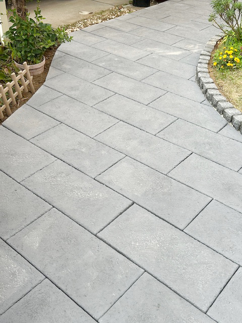 外構リフォーム｜歩きにくかったアプローチを安心で美しい石畳風に