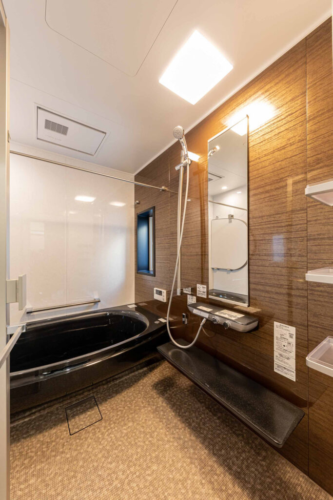 写真：高級感あふれる大人の浴室
